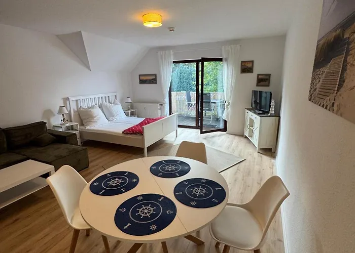 Mit Balkon 11 *
